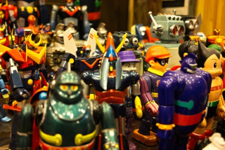 Illustration for article titled South Korea Has a Restaurant for Giant Robot Geeks